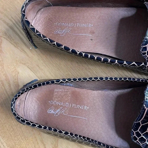 Donald J Pliner • Patent Loafer Faux Alligator • 6.5 - Picture 3 of 10